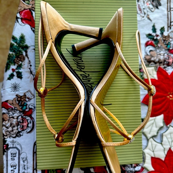 Gold sling back heels - Picture 2 of 4